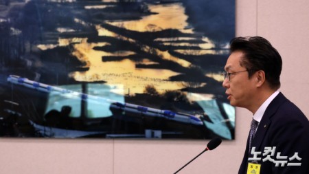 인사말하는 국가철도공단 이사장