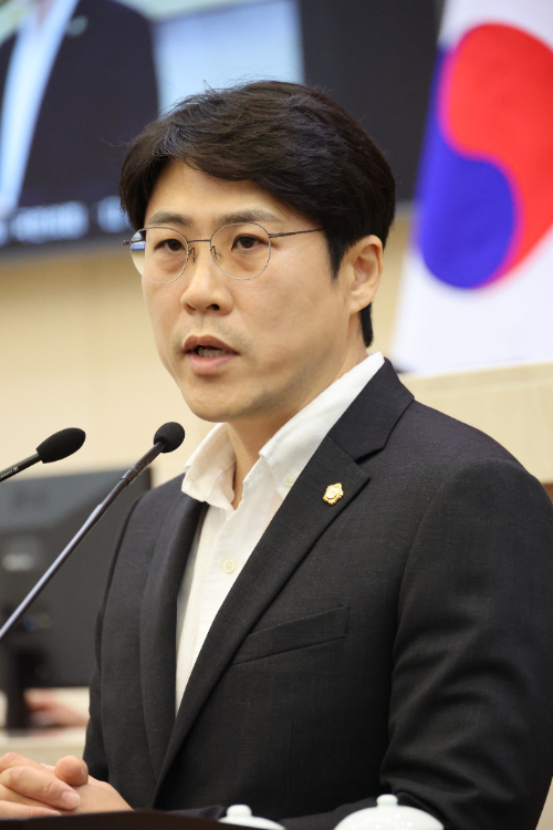 김현옥 의원이 8일 열린 제333회 포항시의회 임시회에서 5분 자유발언을 하고 있다. 포항시의회 제공 