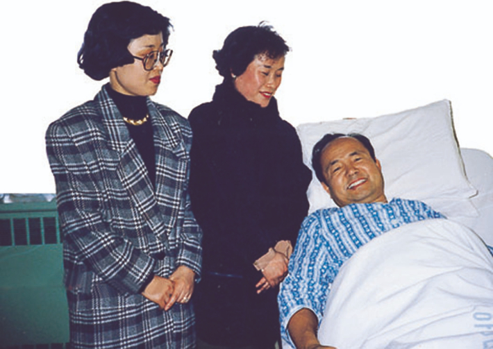 1991년 신장기증 당시 모습. 주변에서는 무모한 일이라며 만류가 이어졌지만 박 목사는 "내가 며칠간 고통을 견디면 한 생명이 살아날 수 있는데 모른 척 할 수 없다"며 묵묵히 신장을 기증했다. 사랑의장기기증운동본부 제공