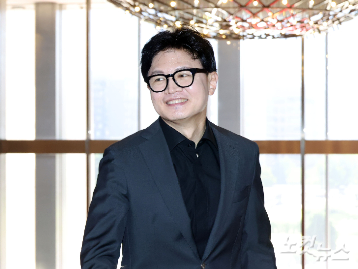 황진환 기자