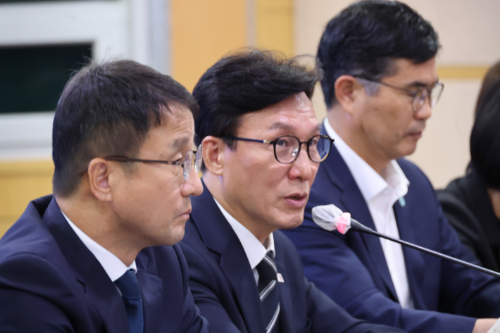 더불어민주당 김민석 대표가 9일 전북도청에서 열린 현장 최고위원회의에서 발언하고 있다. 연합뉴스