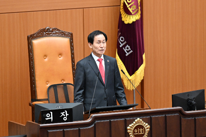 강무길 부산시의회 의장. 부산시의회