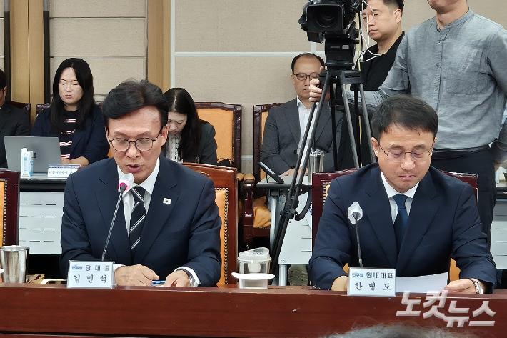 9일 오전 전북도청에서 더불어민주당 김민석 당대표와 한병도 원내대표가 이원택 전북도지사 등 전북도청과 예산정책협의회를 열었다. 송승민 기자