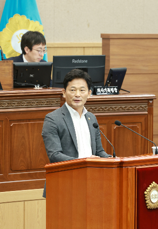 시정질문을 하고 있는 박해정 창원시의원. 창원시의회 제공