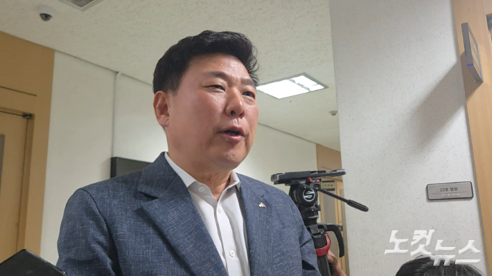 9일  대구회생법원에서 열린 회생절차 대표자 심문기일에 참석한 ㈜태왕이앤씨 노기원 대표가 취재진의 질문에 답하고 있다. 권소영 기자 