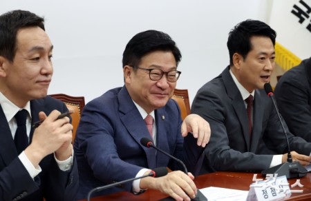 미소 짓는 정점식