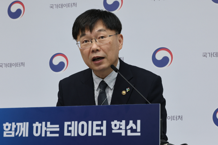 브리핑하는 안형준 국가데이터처장. 연합뉴스
