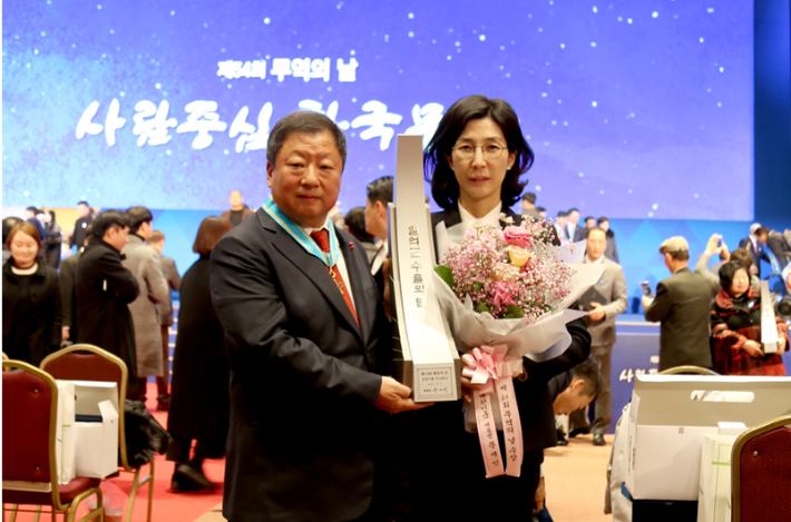 전인장 전 삼양식품 회장(왼쪽). 연합뉴스