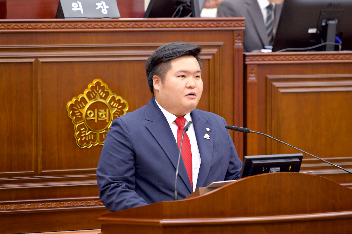 지난 9일 10분 자유발언에 나선 지중구 강릉시의원. 강릉시의회 제공