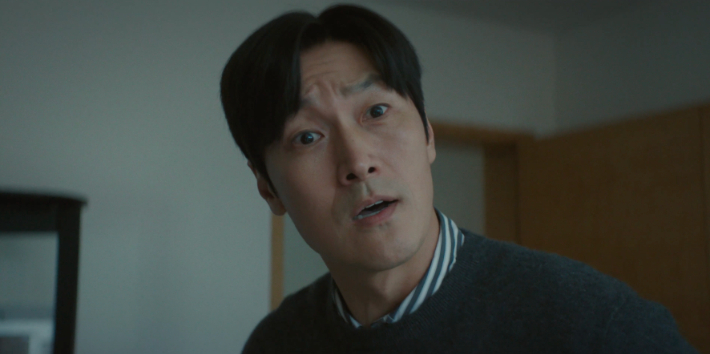 배우 김재철은 작품 공개 후 지인들로부터 다양한 연락을 받았다고 한다. 그는 "대학로에서 연극을 함께했던 지인들은 슬랩스틱 같은 장르를 좋아하는 걸 아니까 이제야 본 모습을 드러냈다고 하더라"며 "저를 모르는 분들은 신선했다고 했다"고 밝혔다. 