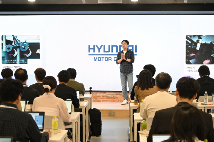11일 판교 42dot 본사에서 열린 '현대차그룹 자율주행 미디어데이'에서 현대차·기아 AVP본부장 박민우 사장이 발표하는 모습. 현대차그룹 제공
