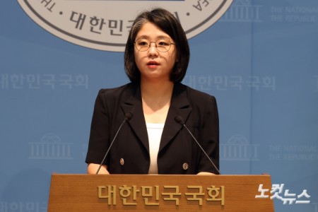 용혜인 성평등가족부 장관 후보자가 13일 서울 여의도 국회 소통관에서 사퇴 발표 기자회견을 하고 있다.