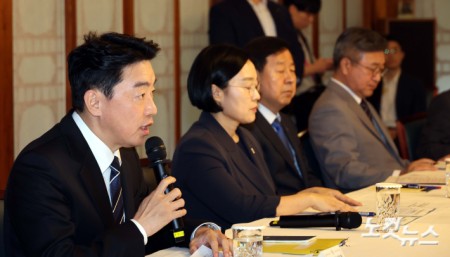 발언하는  강훈식 대통령 비서실장