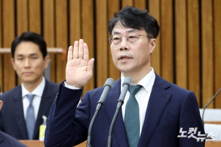 인사청문회 선서하는 김성수 대법관 후보자