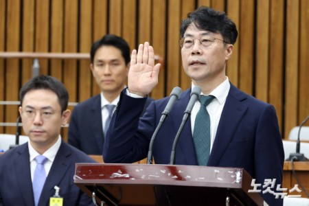 선서하는 김성수 대법관 후보자