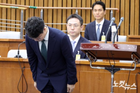 인사하는 김성수 대법관 후보자