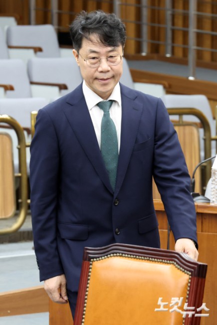 인사청문회 출석하는 김성수 대법관 후보자
