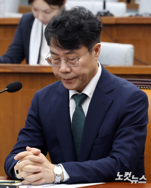 생각에 잠긴 김성수 대법관 후보자