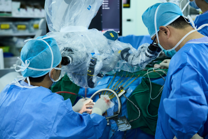 울산대학교병원 신경외과가 뇌동맥류 수술 환자의 전 과정을 체계적으로 관리하는 '수술 후 회복 향상 프로그램(ERAS)'을 지난 8월부터 도입해 시행하고 있다. 울산대병원 제공