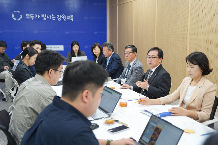 강삼영 강원특별자치도교육감은 14일 오전 도교육청 브리핑룸에서 열린 기자간담회에서 남춘천초 신설대체 이전 설립안이 확정됐다고 밝혔다. 강원교육청 제공