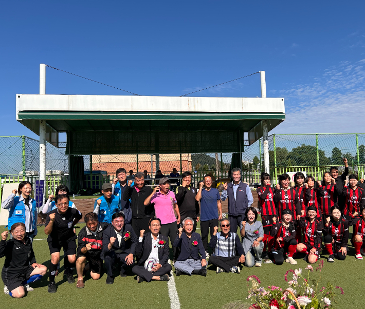광주전남 축구연맹은 지난 12일 광주 광산구 보라매축구장에서 '광주전남 축구연맹 가을 축구대회'를 개최했다. 광주전남 축구연맹 제공