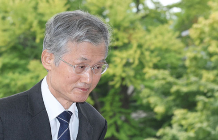 조희대 대법원장이 14일 서울 서초구 대법원으로 출근하고 있다. 연합뉴스