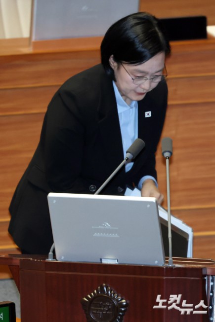 인사하는 한성숙 국무총리