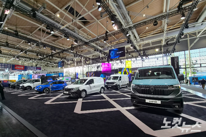 IAA 트랜스포테이션 2026 르노관에 전시된 르노 차량들. 박요진 기자