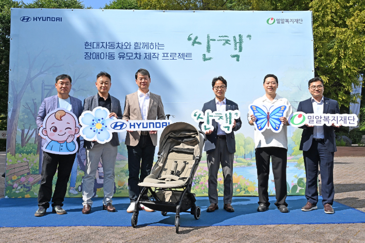 (왼쪽부터) 현대차 국내사업지원실 김경조 상무, 현대차 국내지원사업부장 김은희 상무, 현대차 국내사업본부 윤효준 본부장, 밀알복지재단 황대벽 총괄본부장, 와이업 도홍구 대표이사, 밀알복지재단 조성결 실장. 현대차 제공