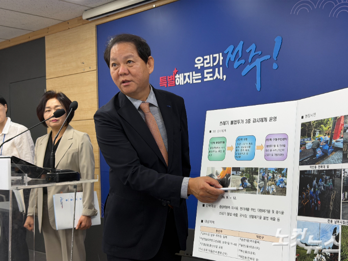 강세권 덕진구청장(사진 오른쪽)과 임숙희 완산구청장. 남승현 기자