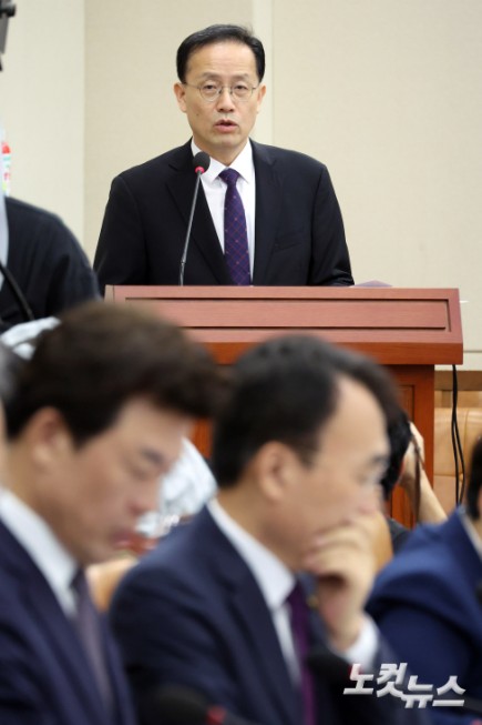 이형일 경제부총리 겸 재정경제부 장관 후보자가 15일 서울 여의도 국회 재정경제기획위원회에서 열린 인사청문회에서 모두발언을 하고 있다.