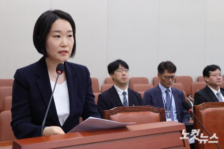 이소영 중소벤처기업부 장관 후보자가 15일 서울 여의도 국회 산업통상자원중소벤처기업위원회에서 열린 인사청문회에서 모두발언을 하고 있다.