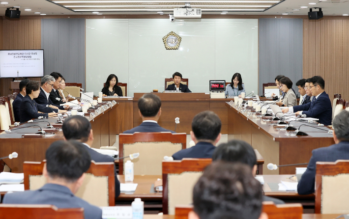 충남도의회 인사특위 모습. 도의회 제공