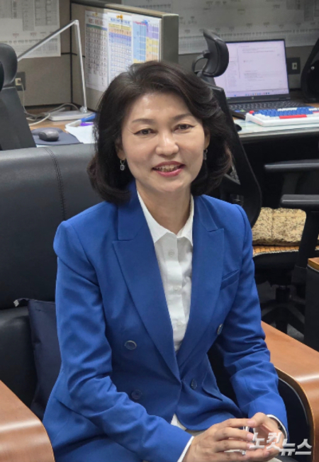 강경숙 조국혁신당 전북도당위원장이 15일 전북도의회에서 기자간담회를 하고 있다. 최명국 기자