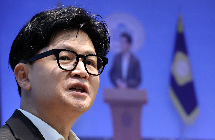 무소속 한동훈 의원이 13일 국회 소통관에서 김승원 법무부 장관 후보자 관련 기자회견을 하고 있다. 연합뉴스