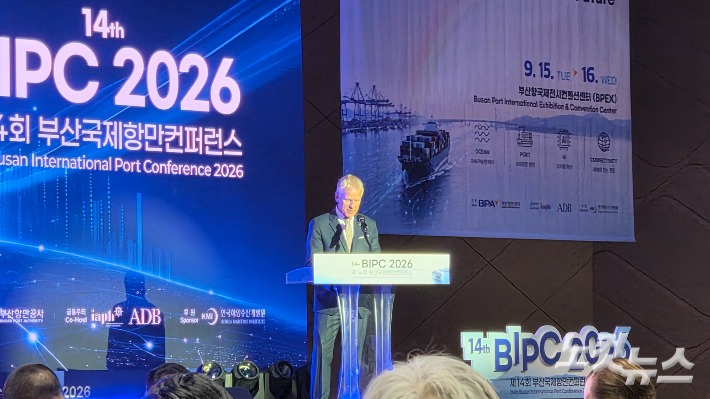 15일 BIPC 2026 기조연설에 나선 옌스 마이어(Jens Meier) 국제항만협회(IAPH) 총재 겸 함부르크항만공사 사장. 박진홍 기자