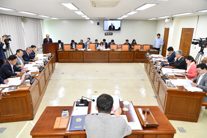 이효근 후보자에 대한 인사청문회. 경남도의회 제공 