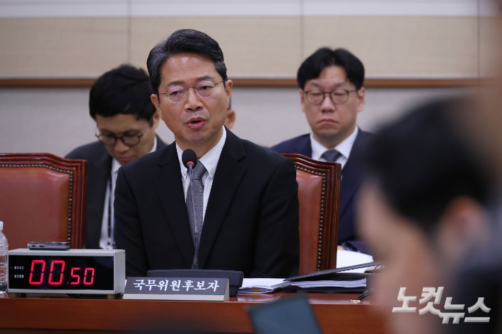 김승원 법무부 장관 후보자가 15일 국회 법제사법위원회에서 열린 인사청문회에 출석해 질의에 답하고 있다. 황진환 기자