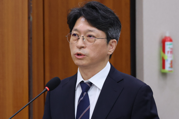 홍지선 국토교통부 장관 후보자가 16일 국회에서 열린 인사청문회에서 인사말하고 있다. 연합뉴스