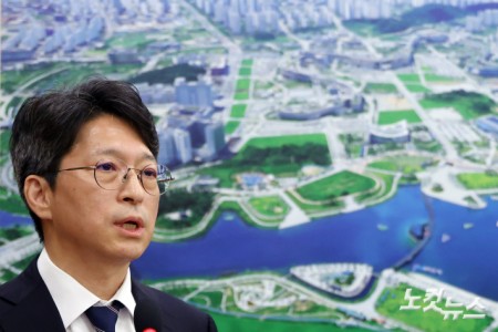 홍지선 국토교통부 장관 후보자가 16일 서울 여의도 국회에서 열린 국토교통위원회 인사청문회에서 모두발언을 하고 있다.