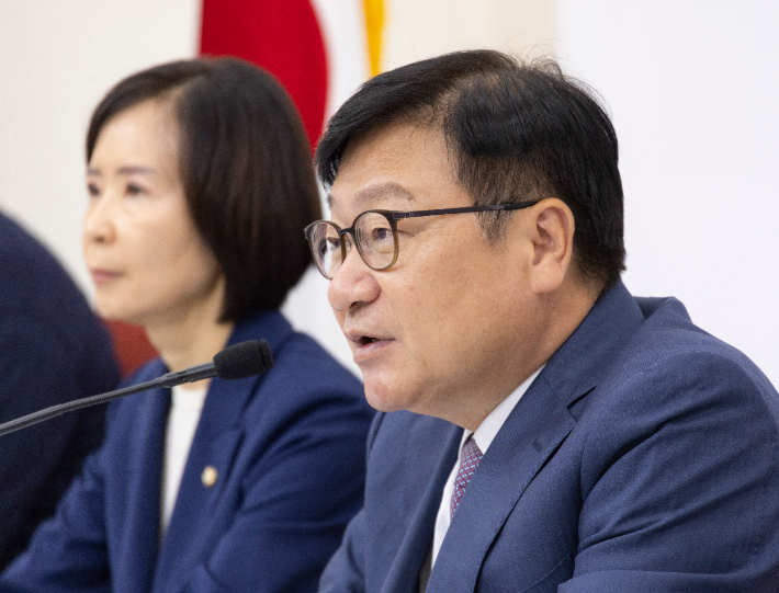 국민의힘 정점식 원내대표가 16일 국회에서 열린 기자간담회에서 김승원 법무부 장관 후보자 청문회와 관련해 발언하고 있다. 연합뉴스