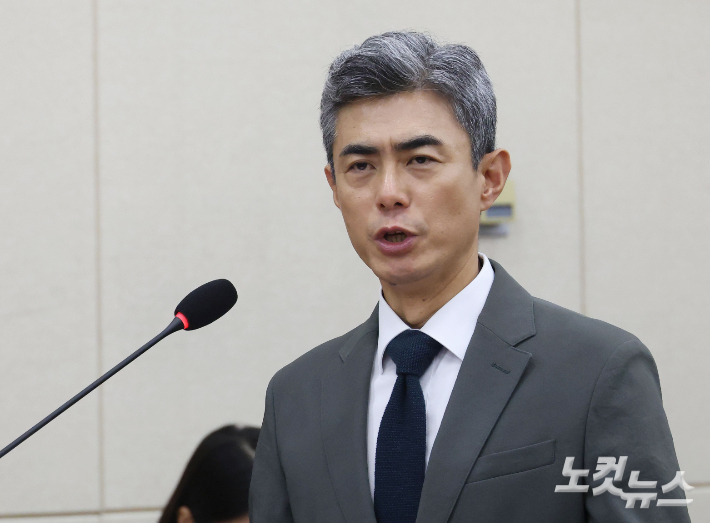 강신철 국방부 장관 후보자가 16일 국회 국방위원회에서 열린 인사청문회에 출석해 모두발언 하고 있다. 황진환 기자