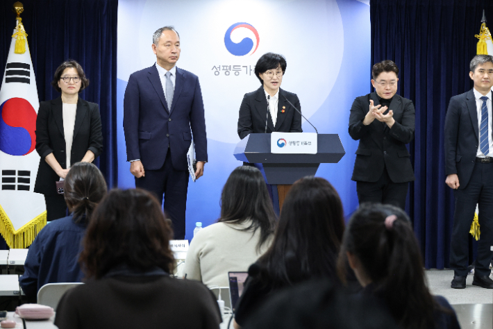 임신중지 약물 도입 방안 브리핑하는 원민경 성평등가족부 장관. 연합뉴스
