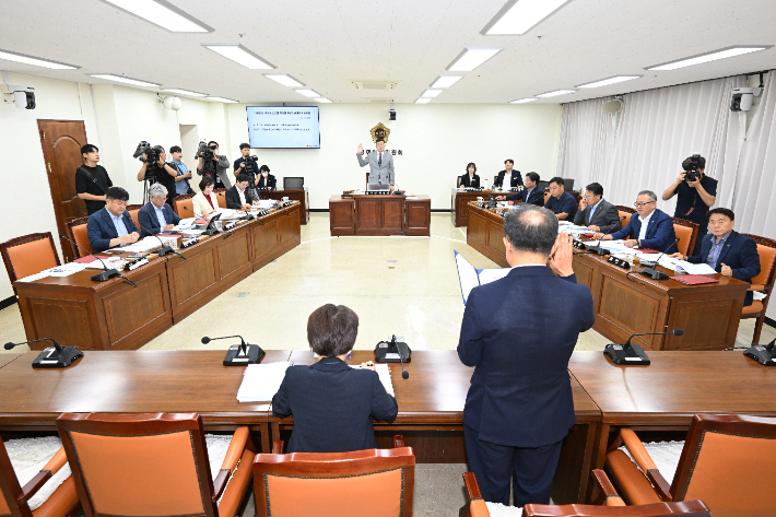 경남로봇랜드재단 박태훈 원장 임용후보자 인사청문회. 경남도의회 제공