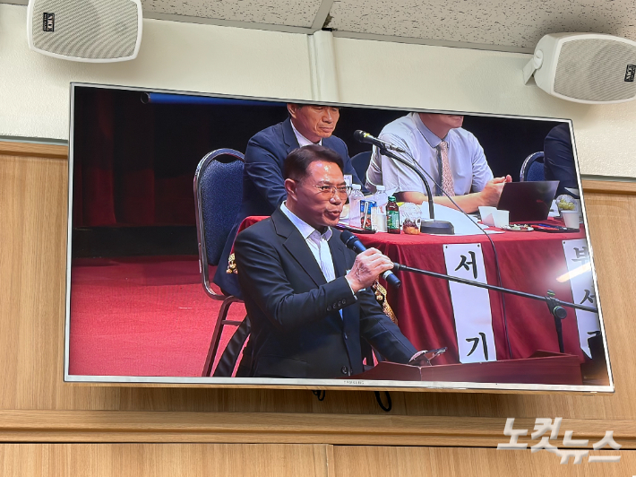 손현보 목사가 고신대학원 교수회 보고서에 대해 발언하고 있다. 이날 고신총회는 해당 보고서 채택 안건에 한해 언론 취재를 제한했다. 장세인 기자
