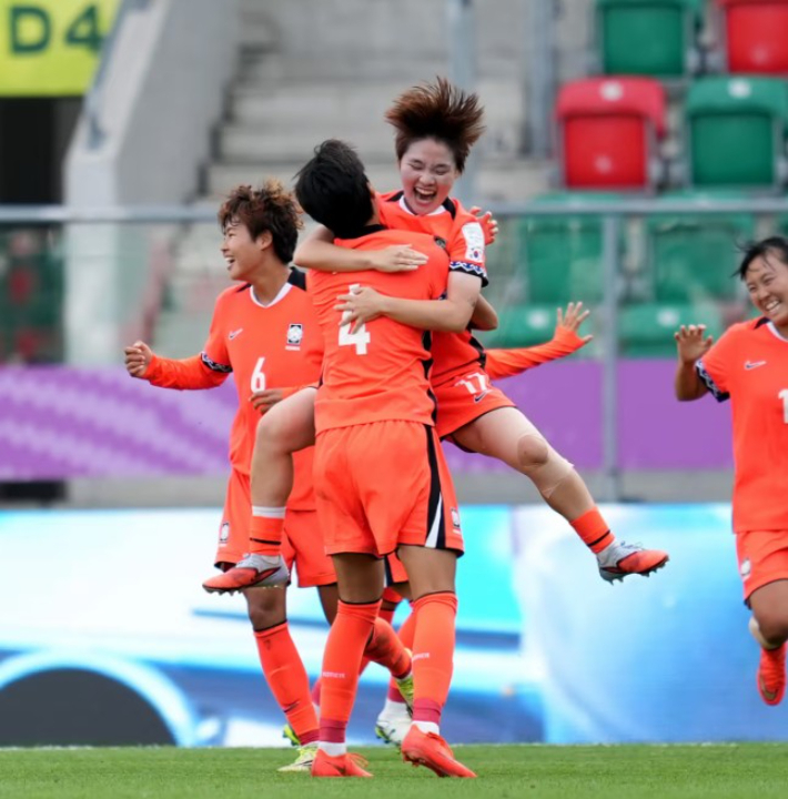 득점에 성공한 후 기뻐하는 한국 선수들. FIFA 홈페이지 캡처