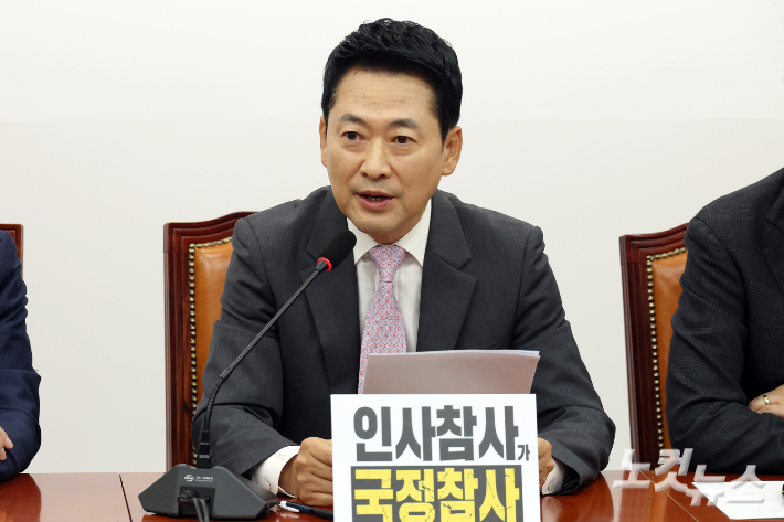 국민의힘 장동혁 대표가 17일 서울 여의도 국회에서 열린 최고위원회의에서 발언을 하고 있다. 윤창원 기자