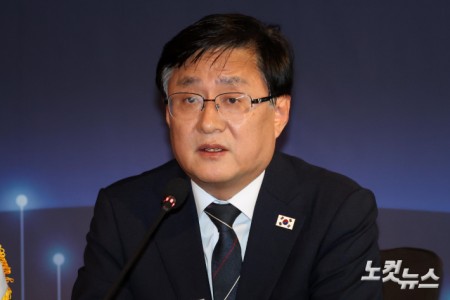 브리핑하는 김성환 기후에너지환경부 장관