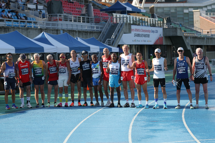트랙 1500m 경기를 치른 남자 70대 그룹 선수들. 'ShaggysPhotos.com' 제공