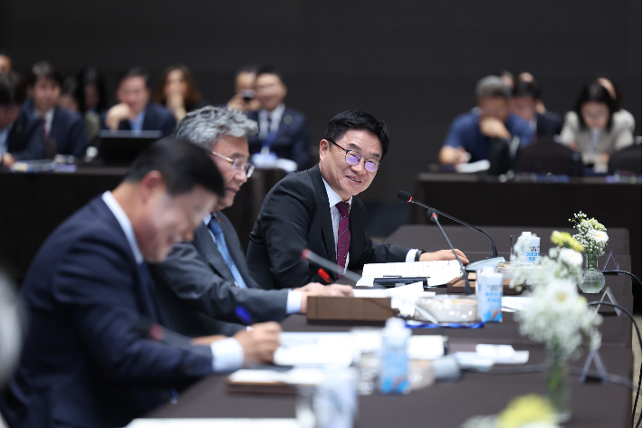 권순기 경남교육감이 17일 여수시 소노캄에서 열린 제109회 대학민국교육감협의회 총회에 참석했다. 경남교육청 제공